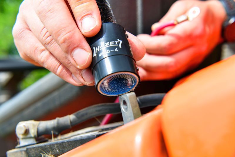 HAZET Drahtbürste, Batteriepol-/Klemmenreinigung (4650-4)
