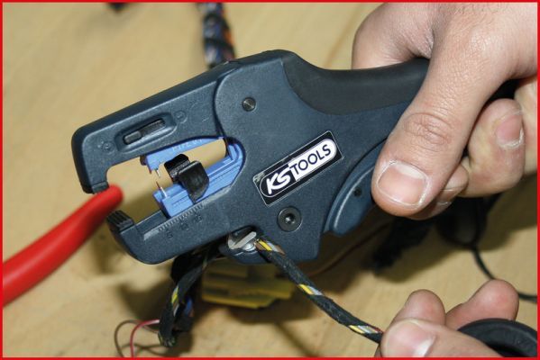 KS TOOLS Abisolierzange (115.1245) KS TOOLS Abisolierzange (115.1245)